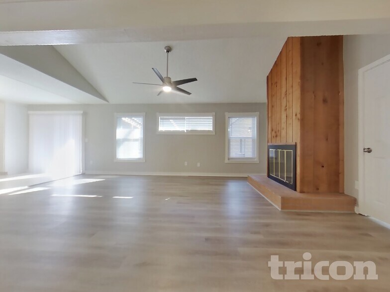 Building Photo - 316 E Citrus St