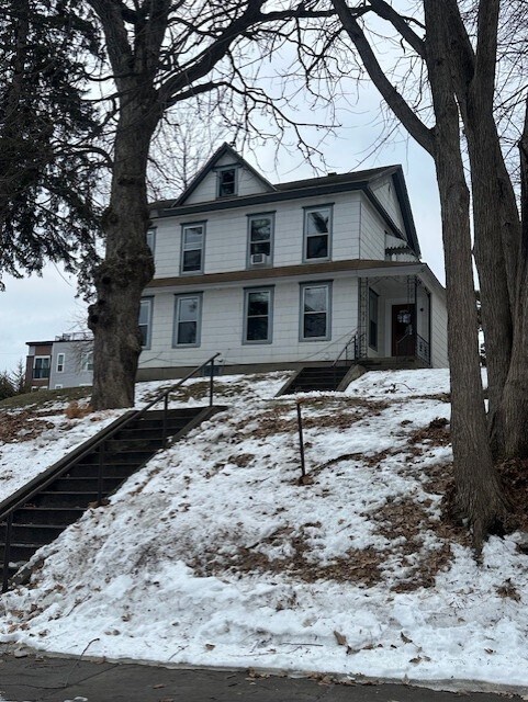 Building Photo - 124 8th St E