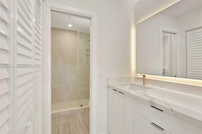 Building Photo - 9210 SW 136th St Cir