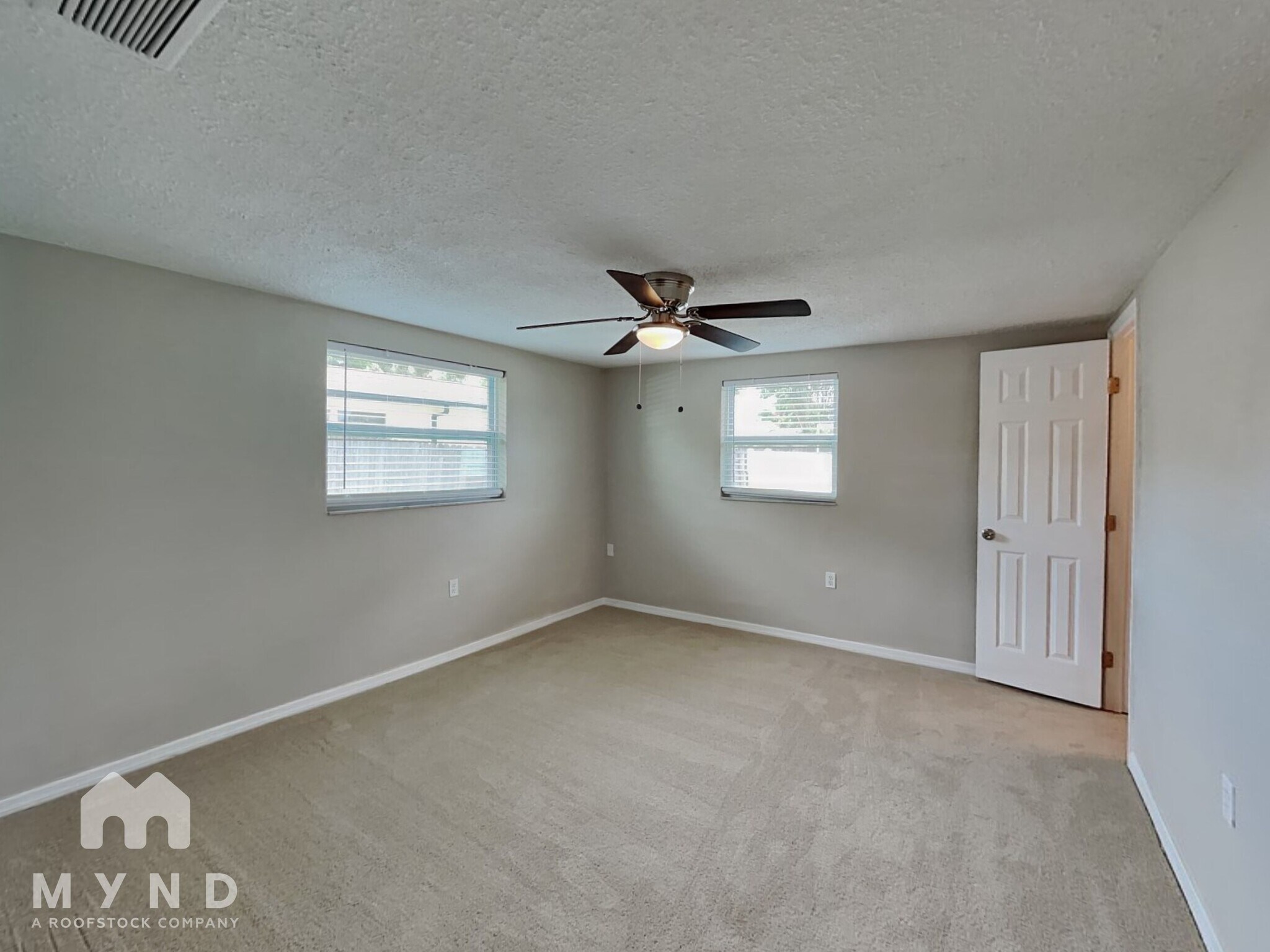 Building Photo - 9724 Lakeside Ln