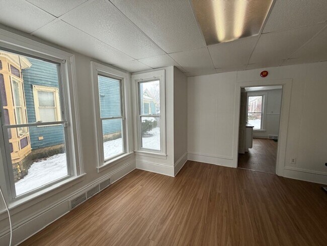 Building Photo - 119/121 N. Clinton St.