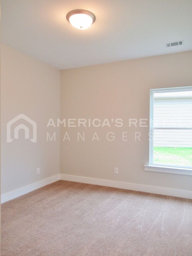 Building Photo - Home for Rent in Tuscaloosa... Available t...
