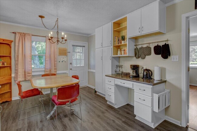 Building Photo - 102A White Oak Dr