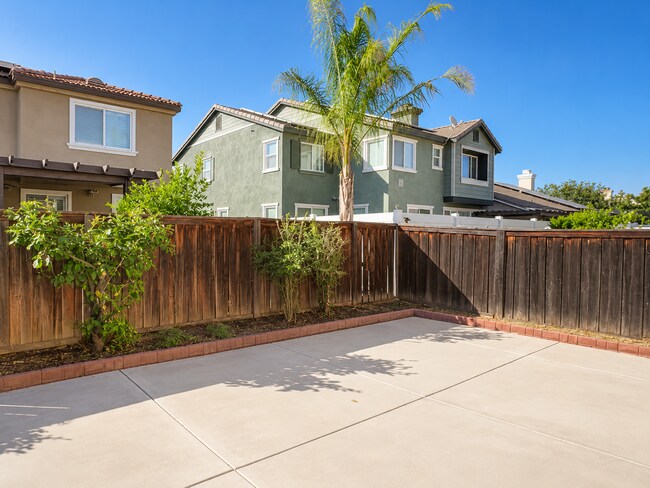Building Photo - Beautifully Updated 5 Bedroom House with 3 Car Garage For Rent