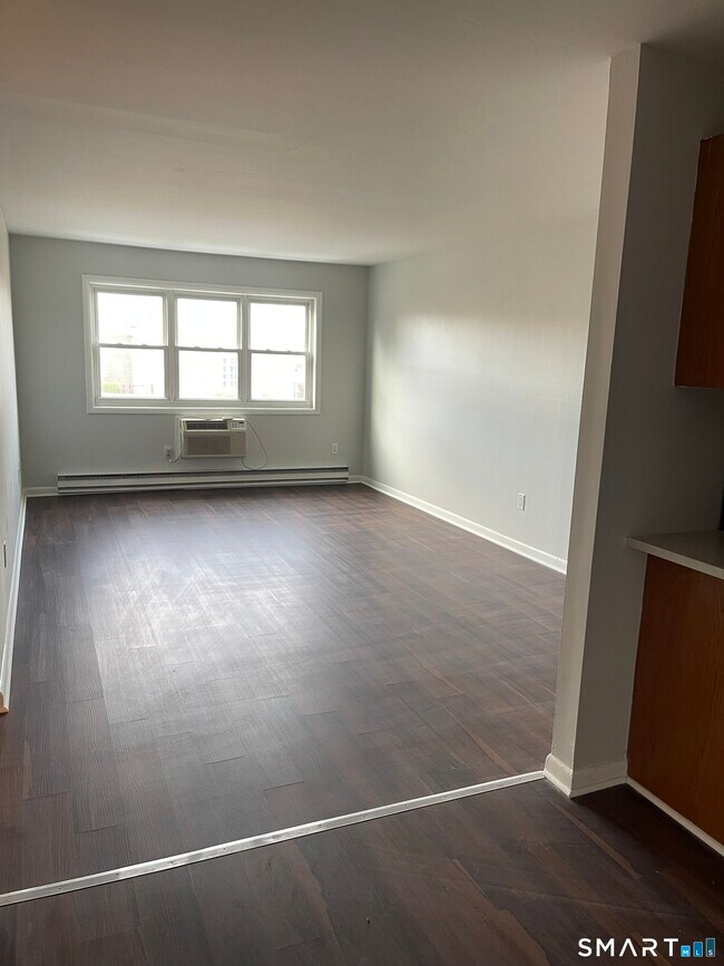 Building Photo - 45 Monroe St