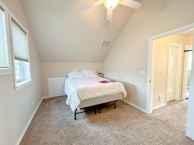 Building Photo - Central Park Home For Rent