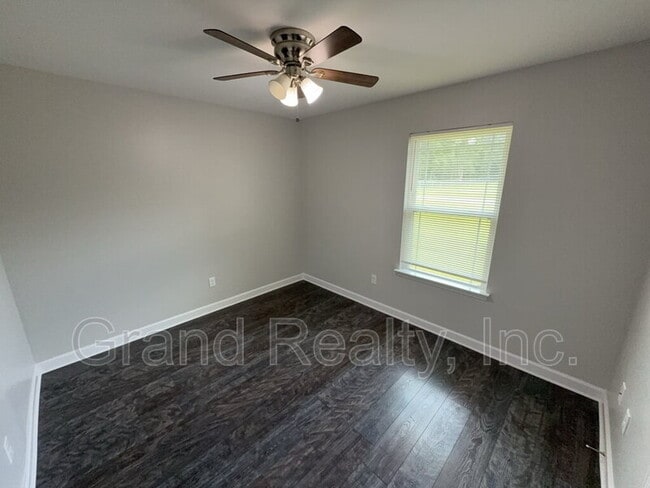 Building Photo - 4013 Brittany Ln