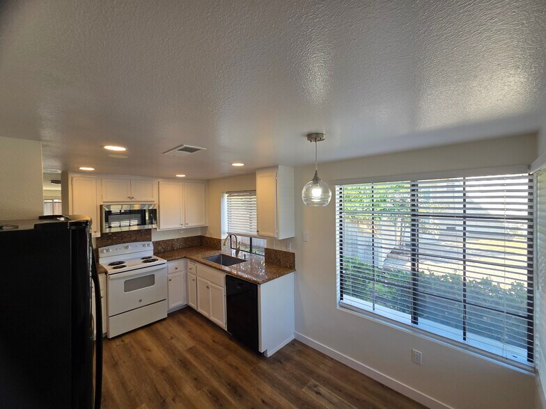 Building Photo - 9528 Bayamon Rd