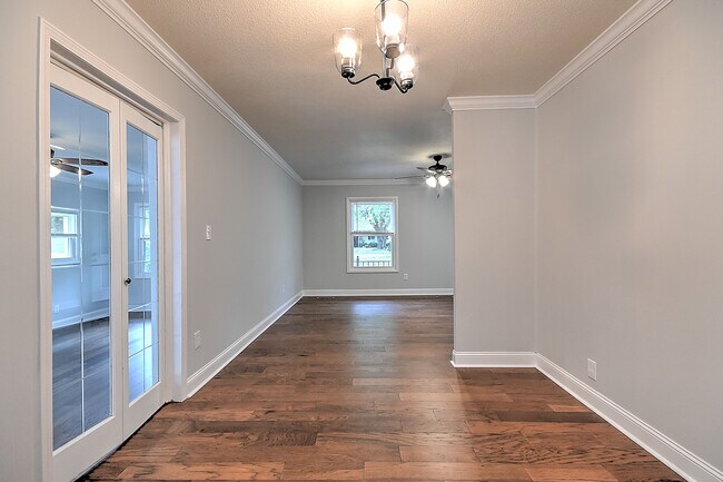 Building Photo - 2708 Schumway Dr