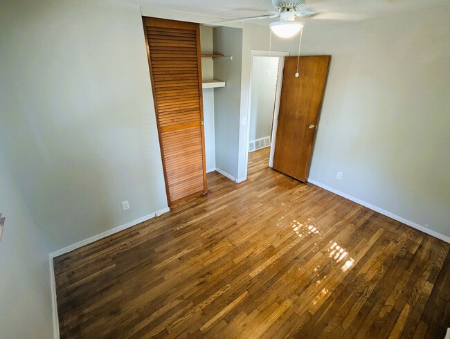 Building Photo - 3 bedroom, 1 bathroom home in College Hill...