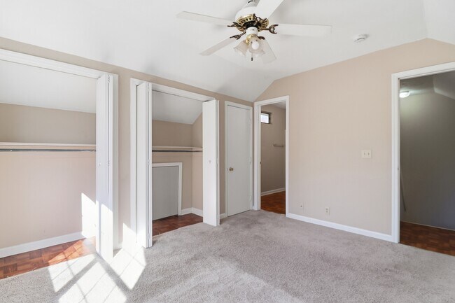 Building Photo - Ash St Ex