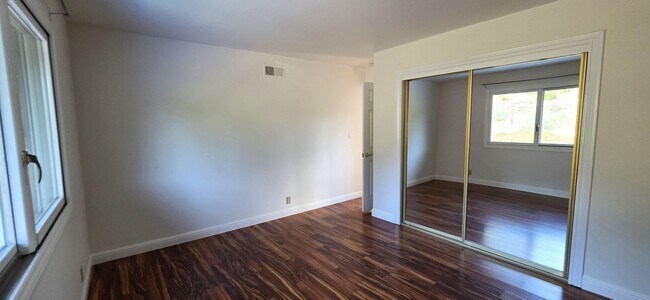 Building Photo - Fabulous Moraga 4bd+den/3ba Property with Stunning Views & Pool/Spa