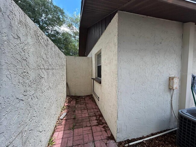 Building Photo - 5800 Montana Ave