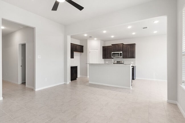 Building Photo - 737 Gingham Trl