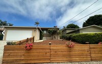 Building Photo - Coastal Living 3 bedroom home in the heart...
