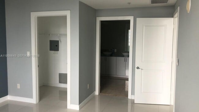 Building Photo - 315 NE 3rd Ave