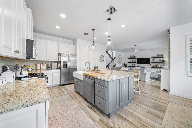 Building Photo - 924 Deer Hvn Dr