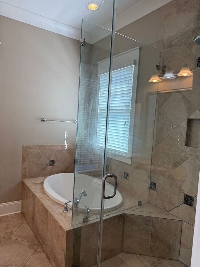 Building Photo - Lexington - Saluda River Club-Offering Self Guided Tour with RENTLY!