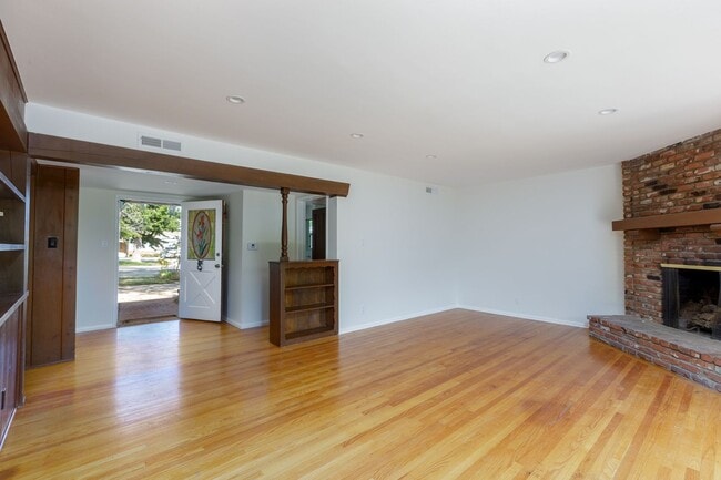 Building Photo - Charming Rustic 3BD/2BA Home in Peaceful C...