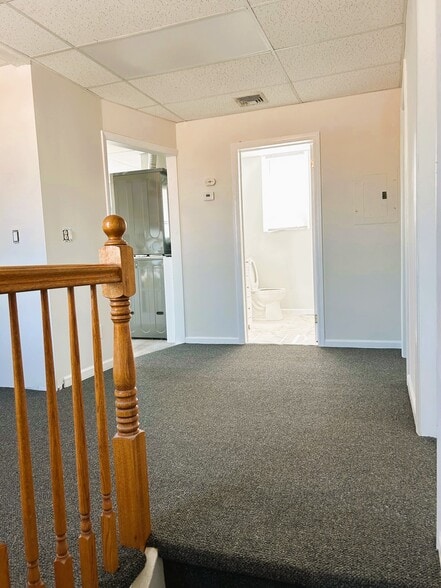 Building Photo - 829 Main St