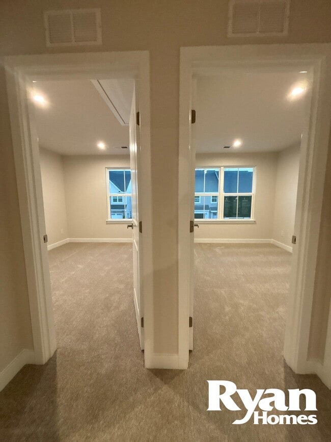 Building Photo - 206 Lograto Ln