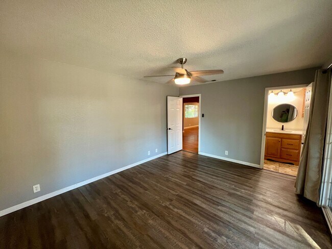 Building Photo - Well maintained single story on over half an acre lot!