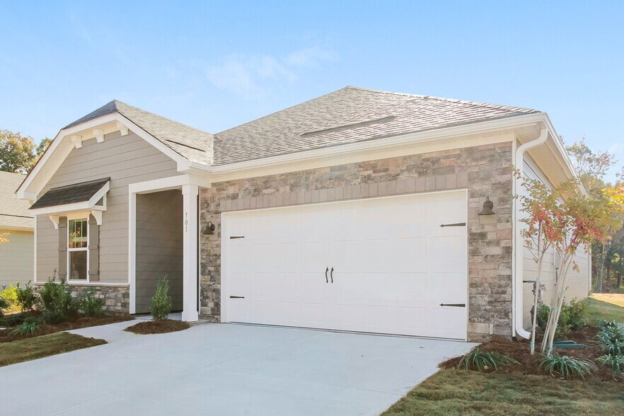 Building Photo - 701 Orange Rd