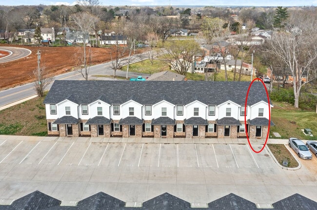 Building Photo - 1625 Golf Club Ln