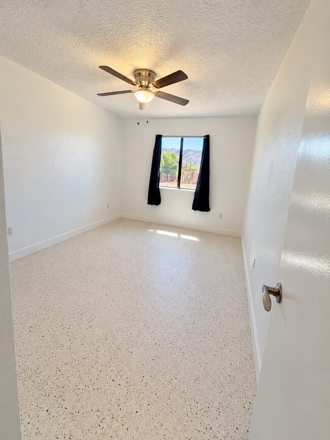 Building Photo - 71810 El Paseo Dr