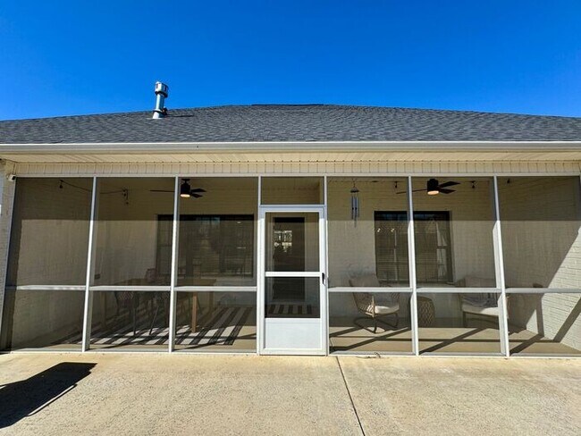 Building Photo - Pre-lease today for a late May move in