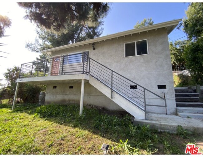 Primary Photo - 4567 Yellowstone St