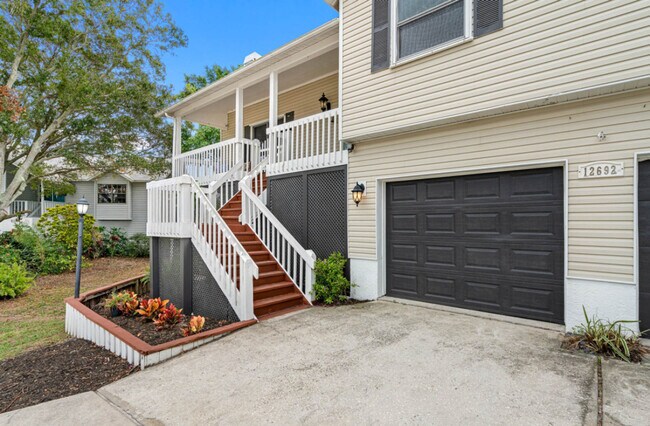 Building Photo - 12692 Pineway Dr