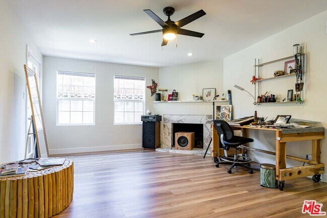 Building Photo - 12023 Collins St