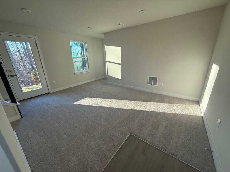 Building Photo - 4337 Reusch Cir