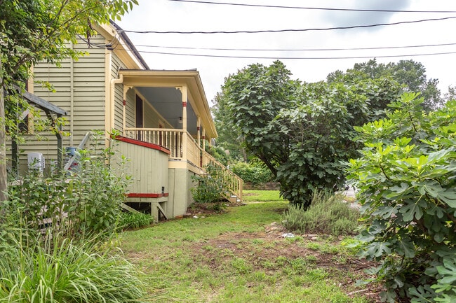 Building Photo - 510 Oakwood Ave