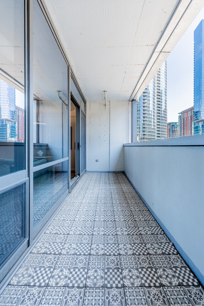 Building Photo - 240 E Illinois St