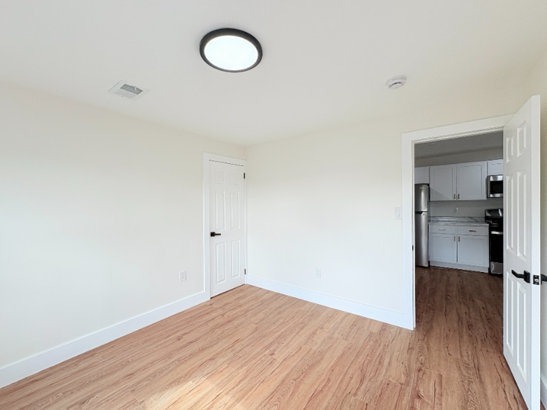 Building Photo - 122 Shephard Ave