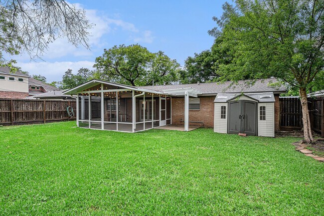 Building Photo - 5511 Loch Lomond Dr