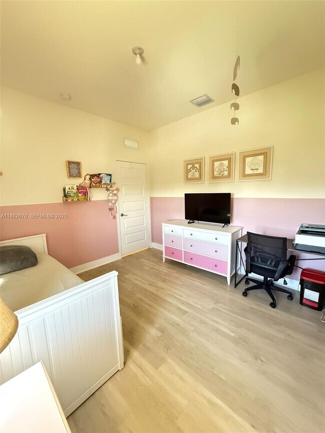 Building Photo - 7819 NW 104th Ave