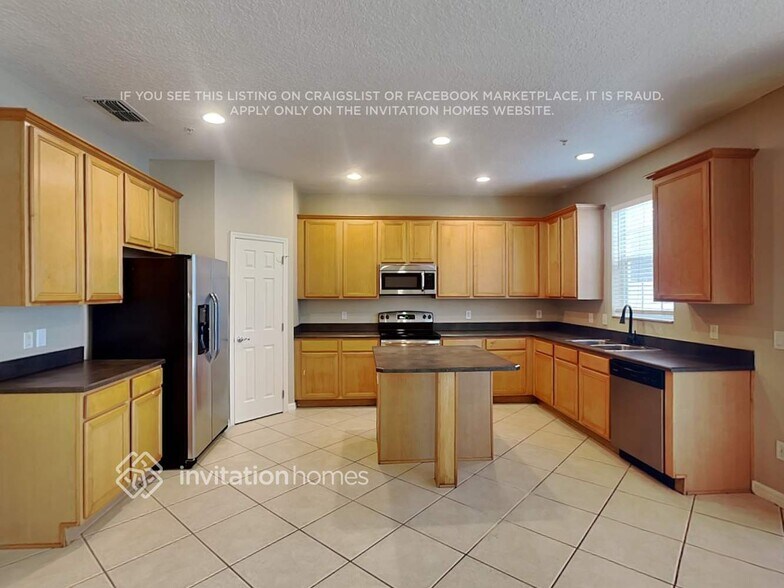 Building Photo - 9730 Moss Rose Way