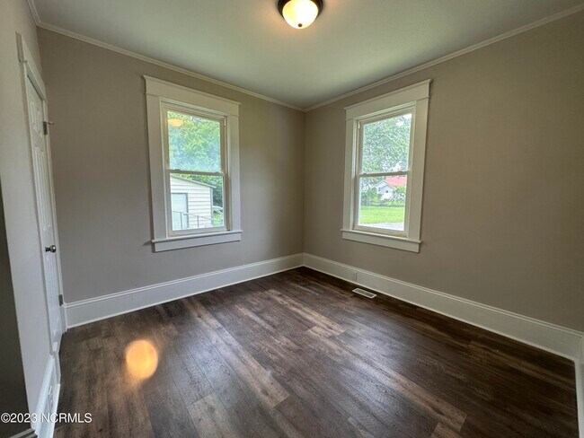 Building Photo - 1002 Fairfield Ave