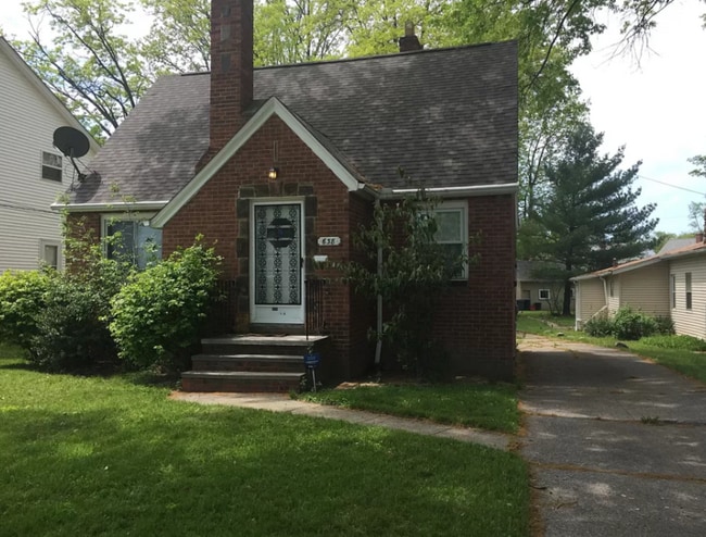 Building Photo - 638 E 240th St