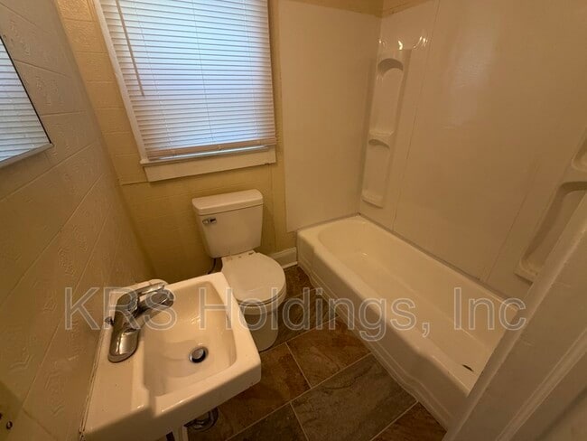 Building Photo - 754 Fremont St