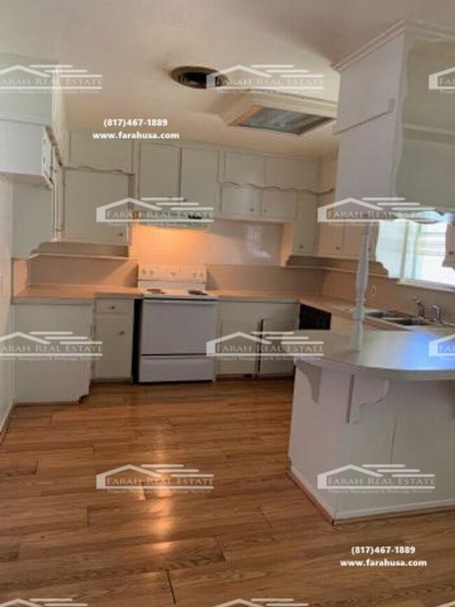 Building Photo - Spacious 4/2 House located in Fort Worth