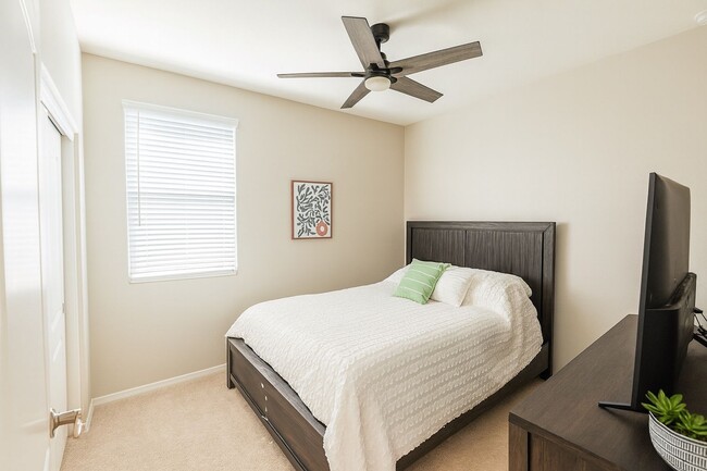 Building Photo - 5826 N 194th Ln