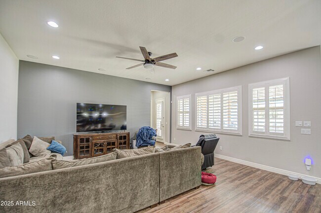 Building Photo - 3016 N Glenview