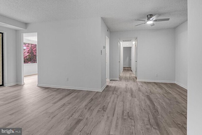 Building Photo - 10223 Valentino Dr