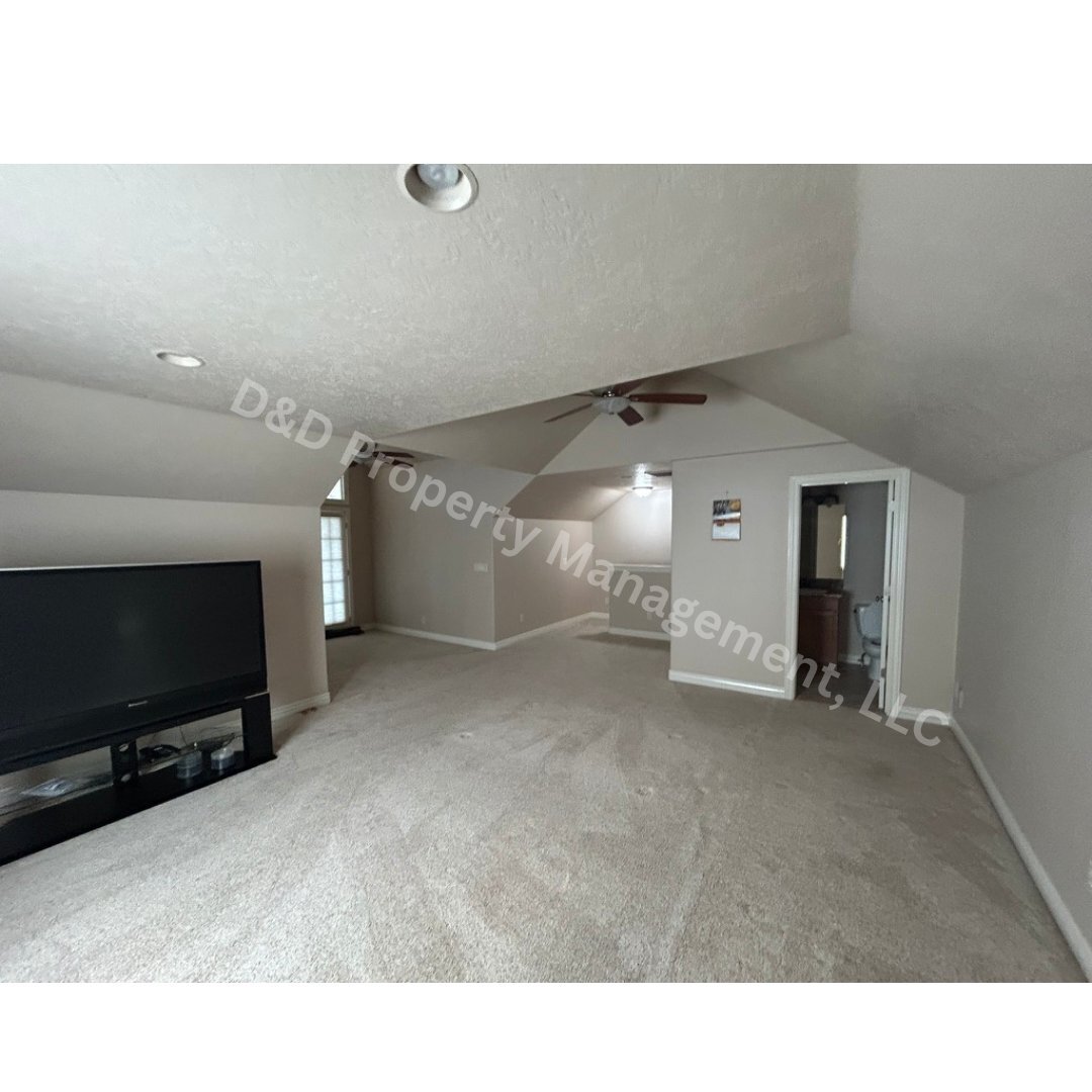 Building Photo - 568 Mahard Dr