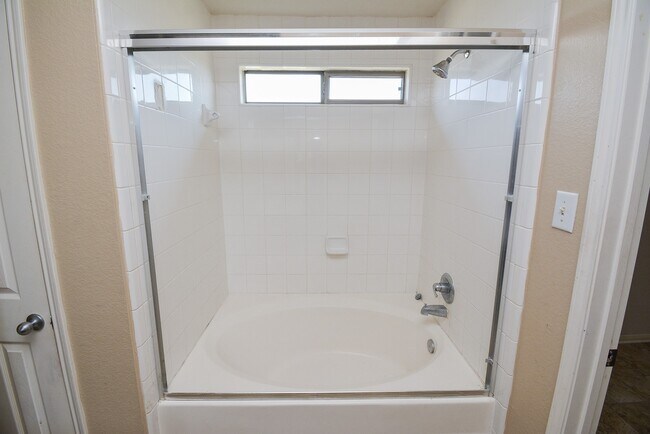 Building Photo - 15426 Lynford Crest Dr