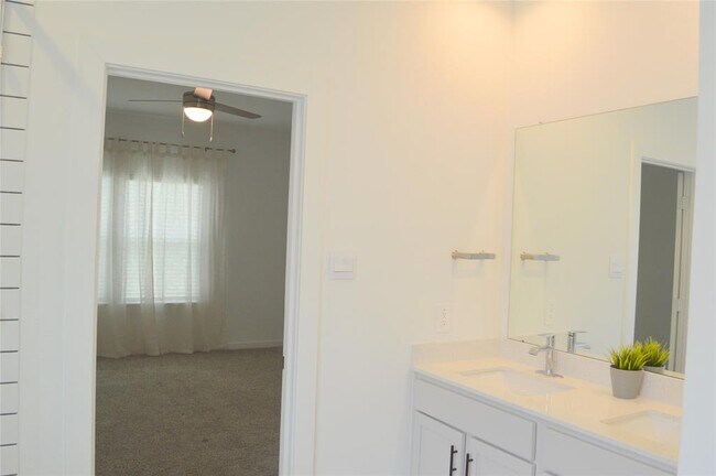 Building Photo - 10313 Cascade Range Ln